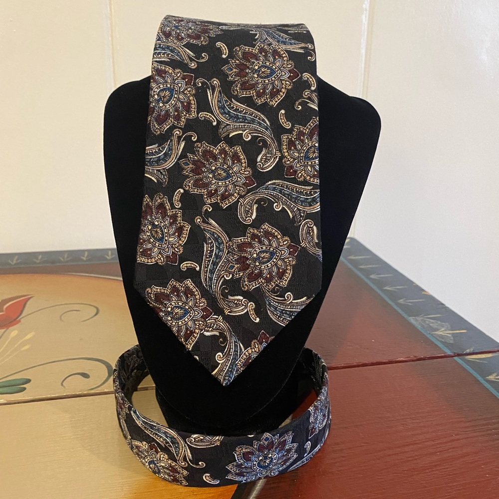 Tie men's J.G. Hook Silk Black Medallion Paisley Multi Color EUC Vintage